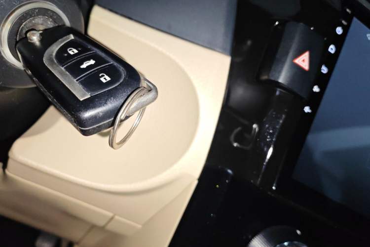 Used Toyota Corolla 2014 1.6L CVT GL Vehicle Key