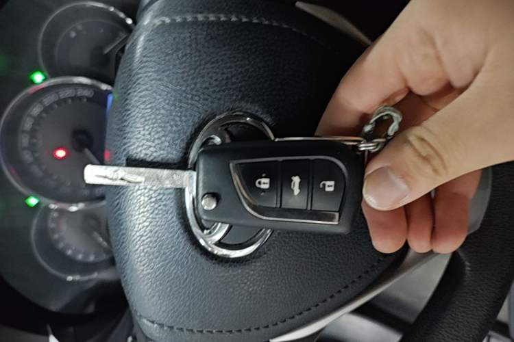 Used Toyota Corolla 2014 1.6L CVT GL Vehicle Key