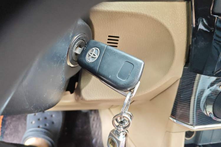 Used Toyota Corolla 2014 1.6L CVT GL-i Leather Edition Vehicle Key