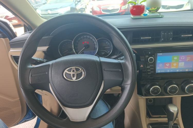 Used Toyota Corolla 2014 1.6L CVT GL Center Console