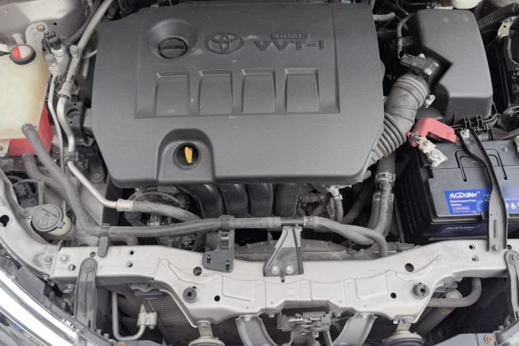 Used Toyota Corolla 2014 1.6L CVT GLX-i Engine Bay