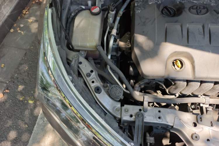 Used Toyota Corolla 2014 1.6L CVT GL Engine Bay Right
