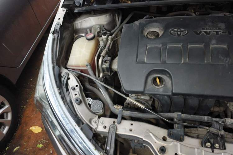 Used Toyota Corolla 2014 1.6L CVT GL Engine Bay Right