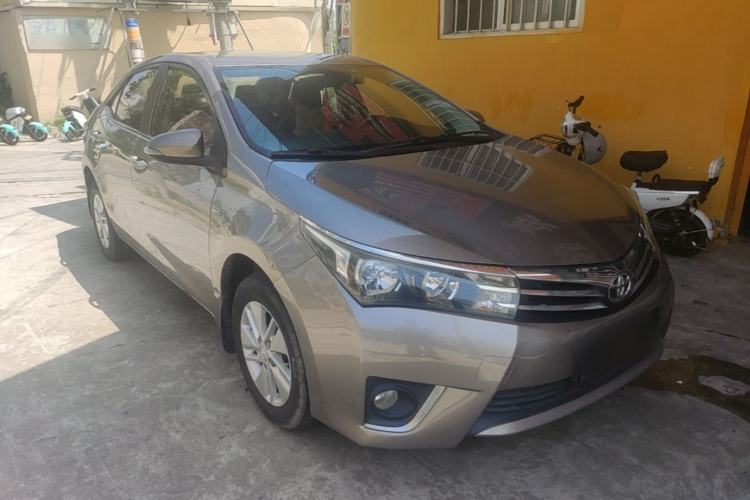 Used Toyota Corolla 2014 1.6L CVT GL Front Right 45 Deg