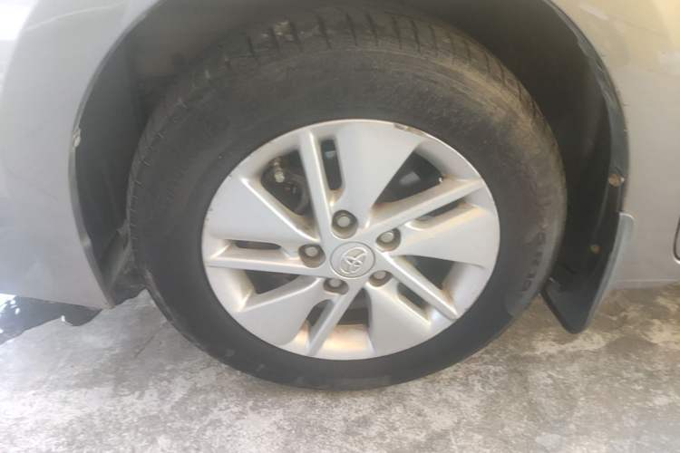 Used Toyota Corolla 2014 1.6L CVT GL Left Front Wheel Hub