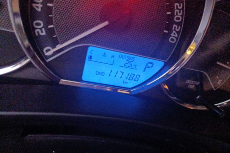 Used Toyota Corolla 2014 1.6L CVT GL Odometer Close Up