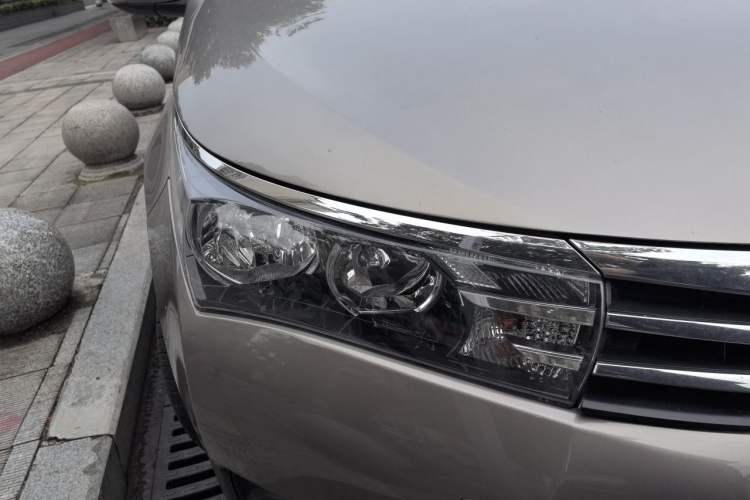 Used Toyota Corolla 2014 1.6L CVT GLX-i Right Front Headlight