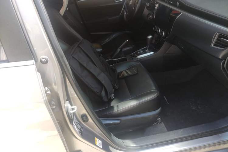 Used Toyota Corolla 2014 1.6L CVT GL Right Front Seat