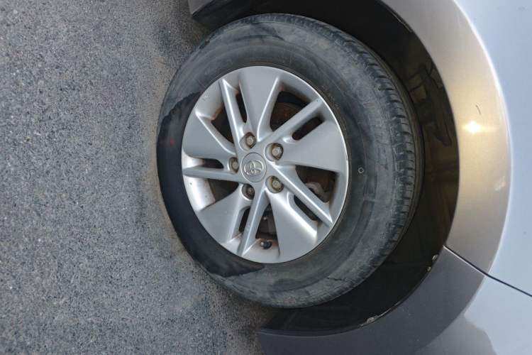 Used Toyota Corolla 2014 1.6L CVT GL Right Front Wheel Hub
