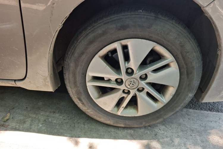 Used Toyota Corolla 2014 1.6L CVT GL Right Front Wheel Hub