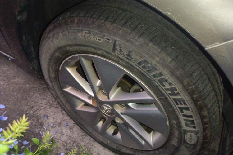 Used Toyota Corolla 2014 1.6L CVT GL Right Front Wheel Hub
