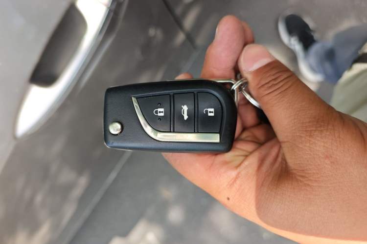Used Toyota Corolla 2014 1.6L CVT GL Vehicle Key