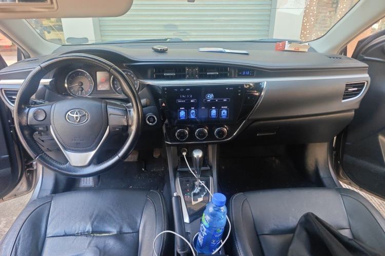 Used Toyota Corolla 2014 1.6L CVT GL-i Leather Edition Center Console