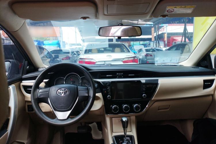 Used Toyota Corolla 2014 1.6L CVT GL Center Console