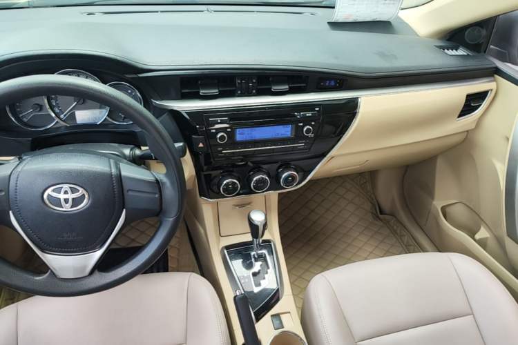 Used Toyota Corolla 2014 1.6L CVT GL Center Console