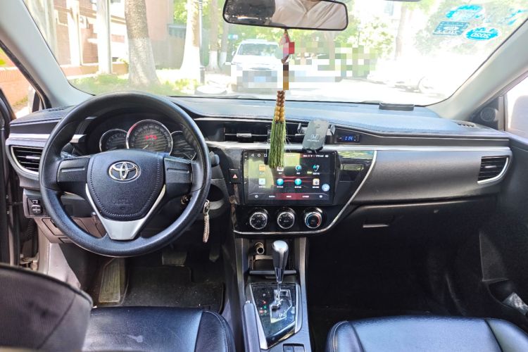 Used Toyota Corolla 2014 1.6L CVT GL Center Console