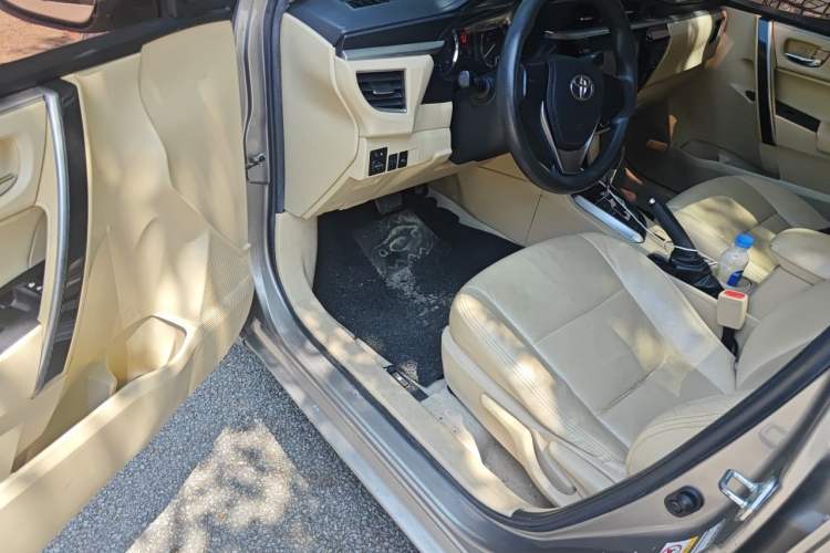 Used Toyota Corolla 2014 1.6L CVT GL-i Driver Seat