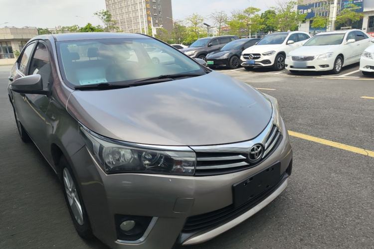 Used Toyota Corolla 2014 1.6L CVT GL Front Right 45 Deg