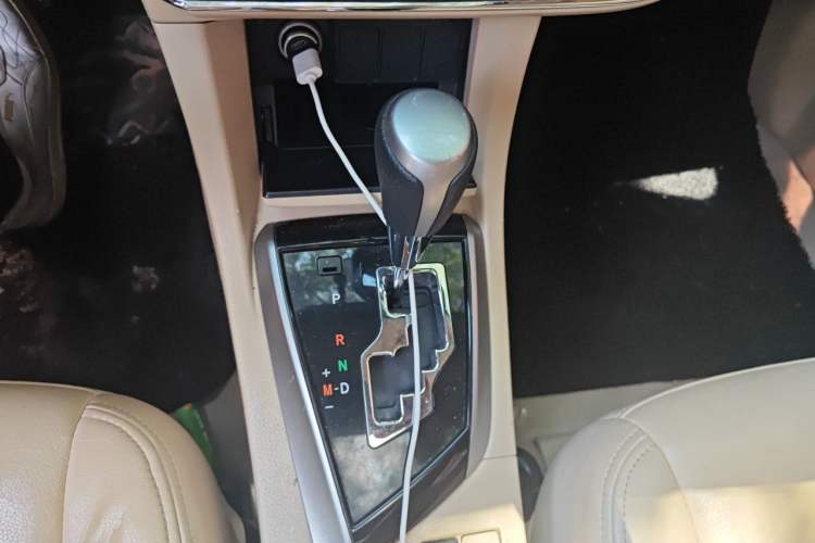 Used Toyota Corolla 2014 1.6L CVT GL-i Gear Lever