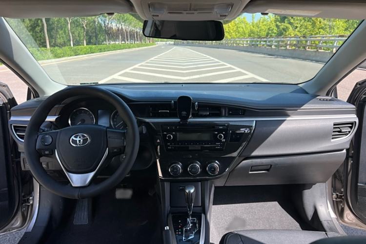 Used Toyota Corolla 2014 1.6L CVT GL-i Leather Edition Interior 1