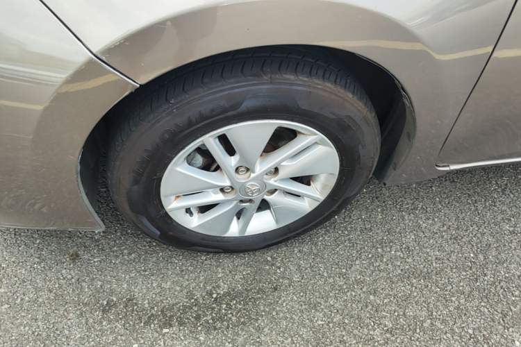 Used Toyota Corolla 2014 1.6L CVT GL Left Front Wheel Hub