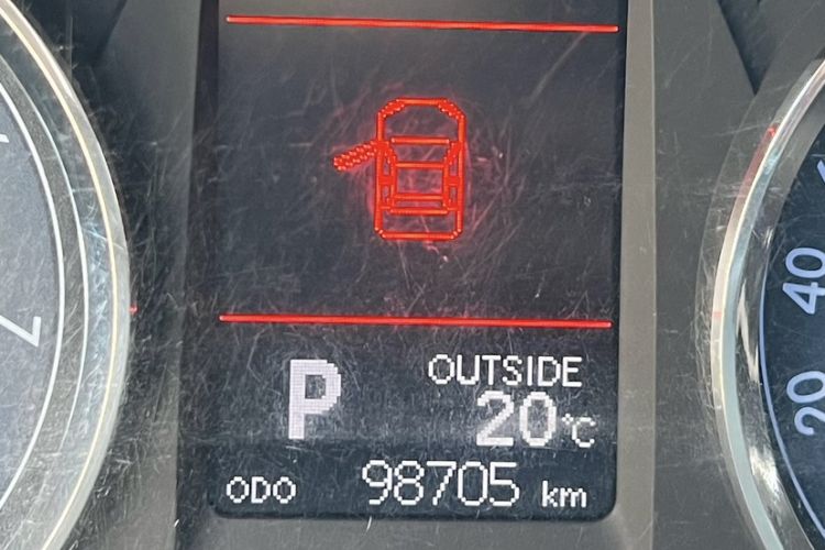 Used Toyota Corolla 2014 1.6L CVT GL-i Leather Edition Odometer Close Up