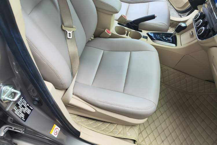 Used Toyota Corolla 2014 1.6L CVT GL Right Front Seat