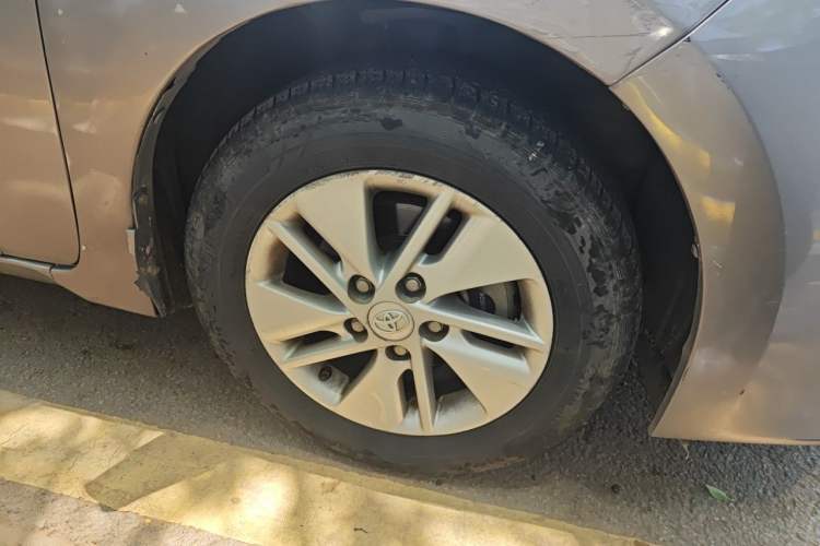 Used Toyota Corolla 2014 1.6L CVT GL-i Right Front Wheel Hub
