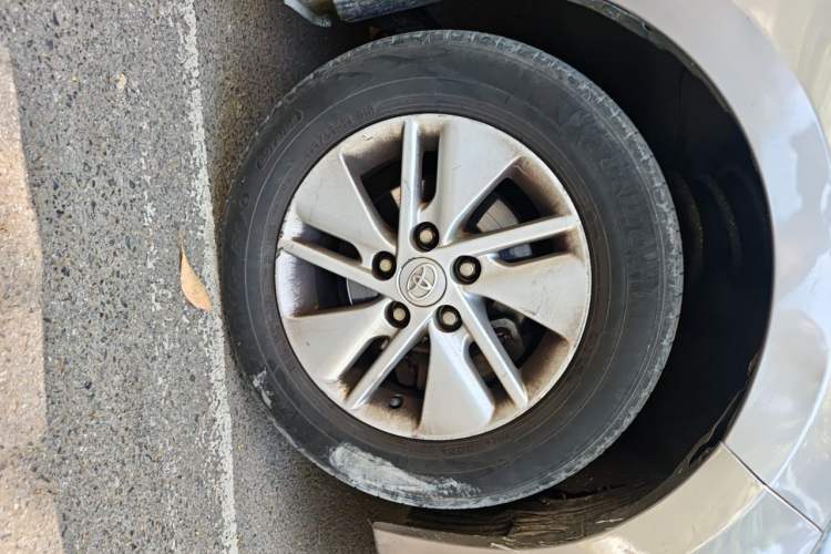 Used Toyota Corolla 2014 1.6L CVT GL Right Front Wheel Hub