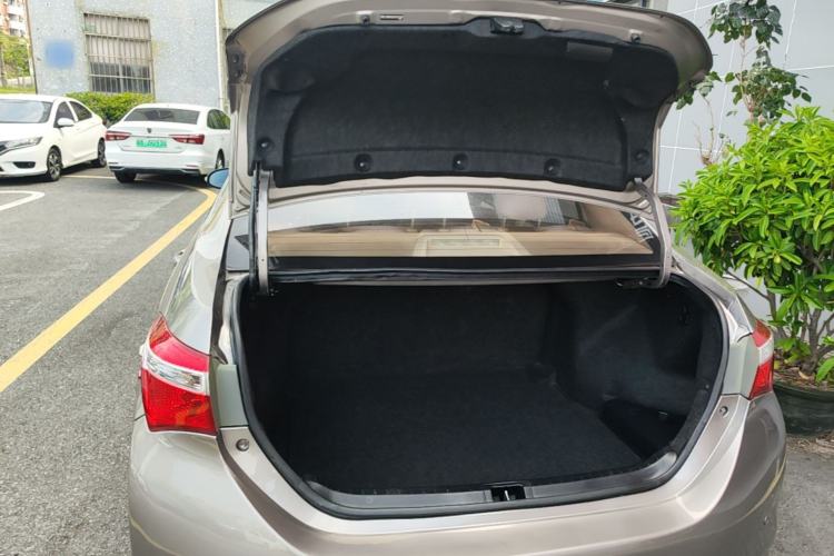 Used Toyota Corolla 2014 1.6L CVT GL Trunk