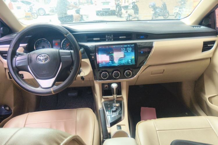 Used Toyota Corolla 2014 1.6L CVT GL-i Center Console