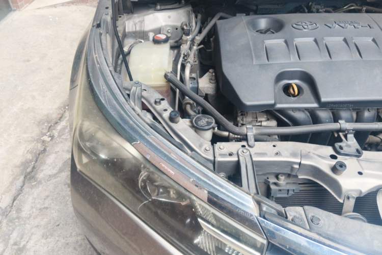 Used Toyota Corolla 2014 1.6L CVT GL-i Engine Bay Right