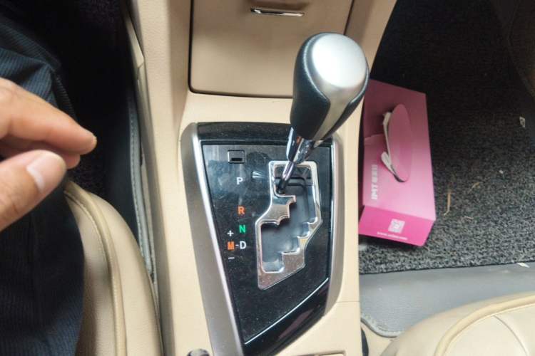 Used Toyota Corolla 2014 1.6L CVT GL-i Gear Lever
