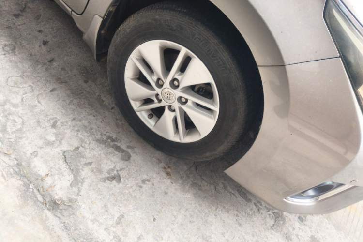 Used Toyota Corolla 2014 1.6L CVT GL-i Right Front Wheel Hub