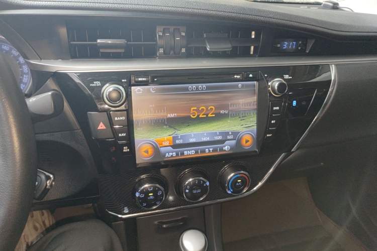 Used Toyota Corolla 2014 1.6L CVT GL-i Leather Edition Audio And AC Panel