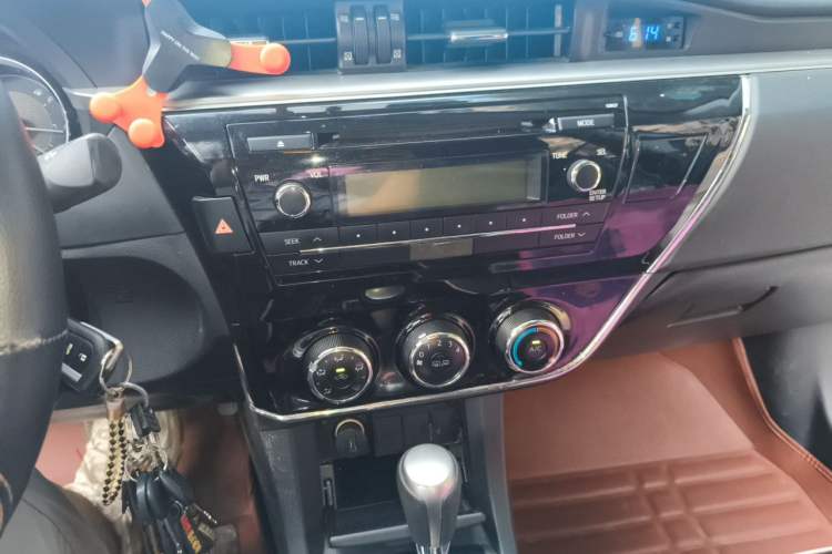 Used Toyota Corolla 2014 1.6L CVT GL Audio And AC Panel