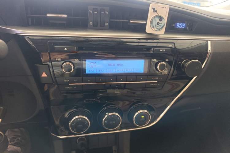 Used Toyota Corolla 2014 1.6L CVT GL Audio And AC Panel