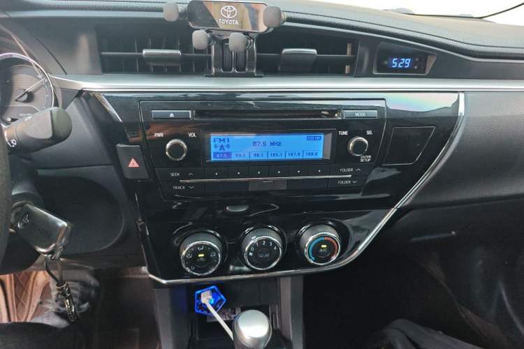 Used Toyota Corolla 2014 1.6L CVT GL Audio And AC Panel
