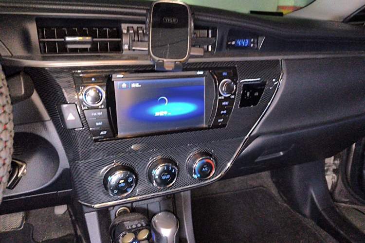 Used Toyota Corolla 2014 1.6L CVT GL-i Leather Edition Audio And AC Panel