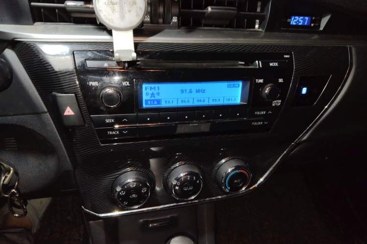 Used Toyota Corolla 2014 1.6L CVT GL-i Leather Edition Audio And AC Panel