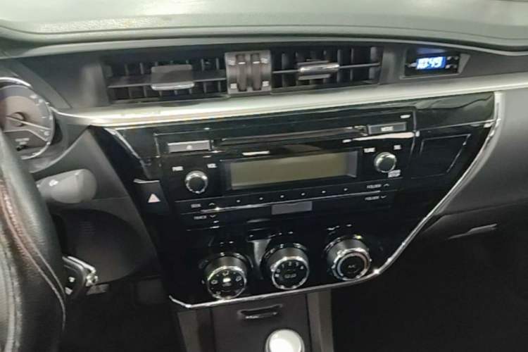 Used Toyota Corolla 2014 1.6L CVT GL Audio And AC Panel