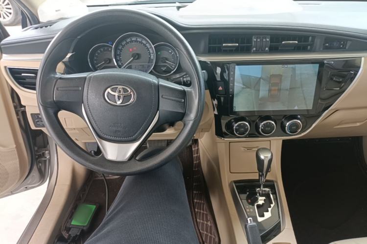 Used Toyota Corolla 2014 1.6L CVT GL Center Console