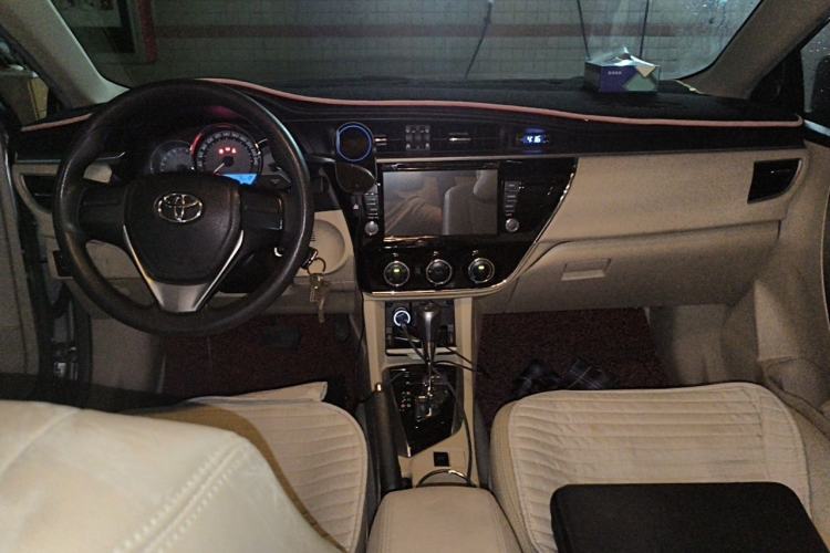 Used Toyota Corolla 2014 1.6L CVT GL Center Console