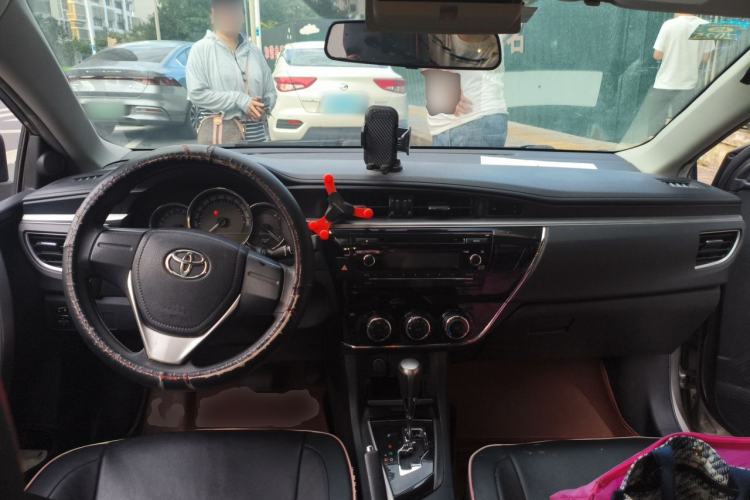 Used Toyota Corolla 2014 1.6L CVT GL Center Console