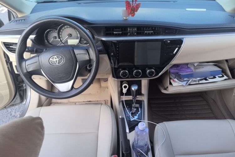 Used Toyota Corolla 2014 1.6L CVT GL Center Console