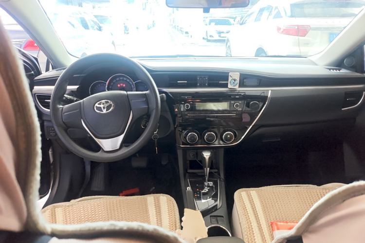 Used Toyota Corolla 2014 1.6L CVT GL Center Console