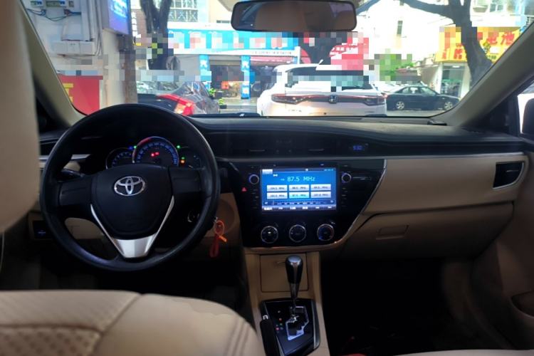 Used Toyota Corolla 2014 1.6L CVT GL Center Console