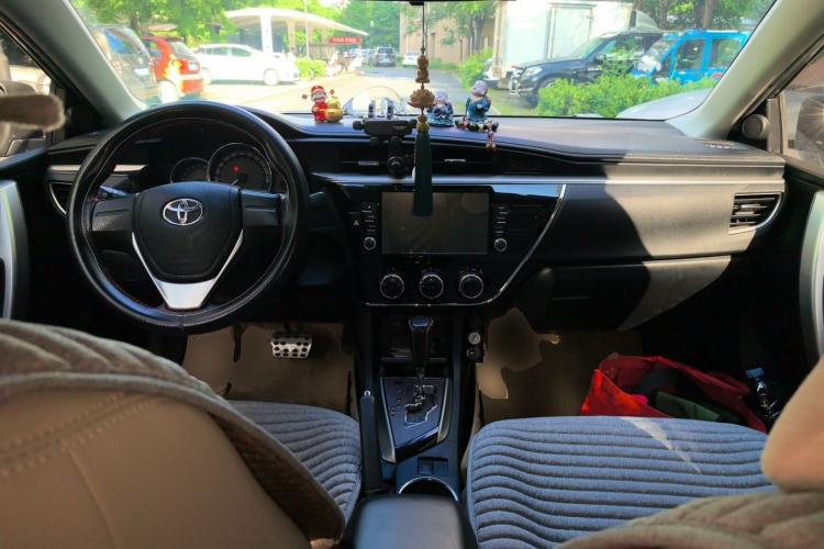 Used Toyota Corolla 2014 1.6L CVT GL Center Console