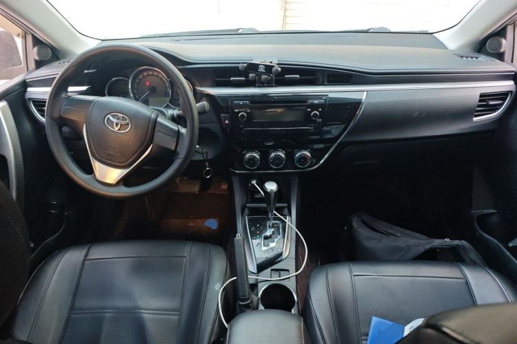 Used Toyota Corolla 2014 1.6L CVT GL Center Console