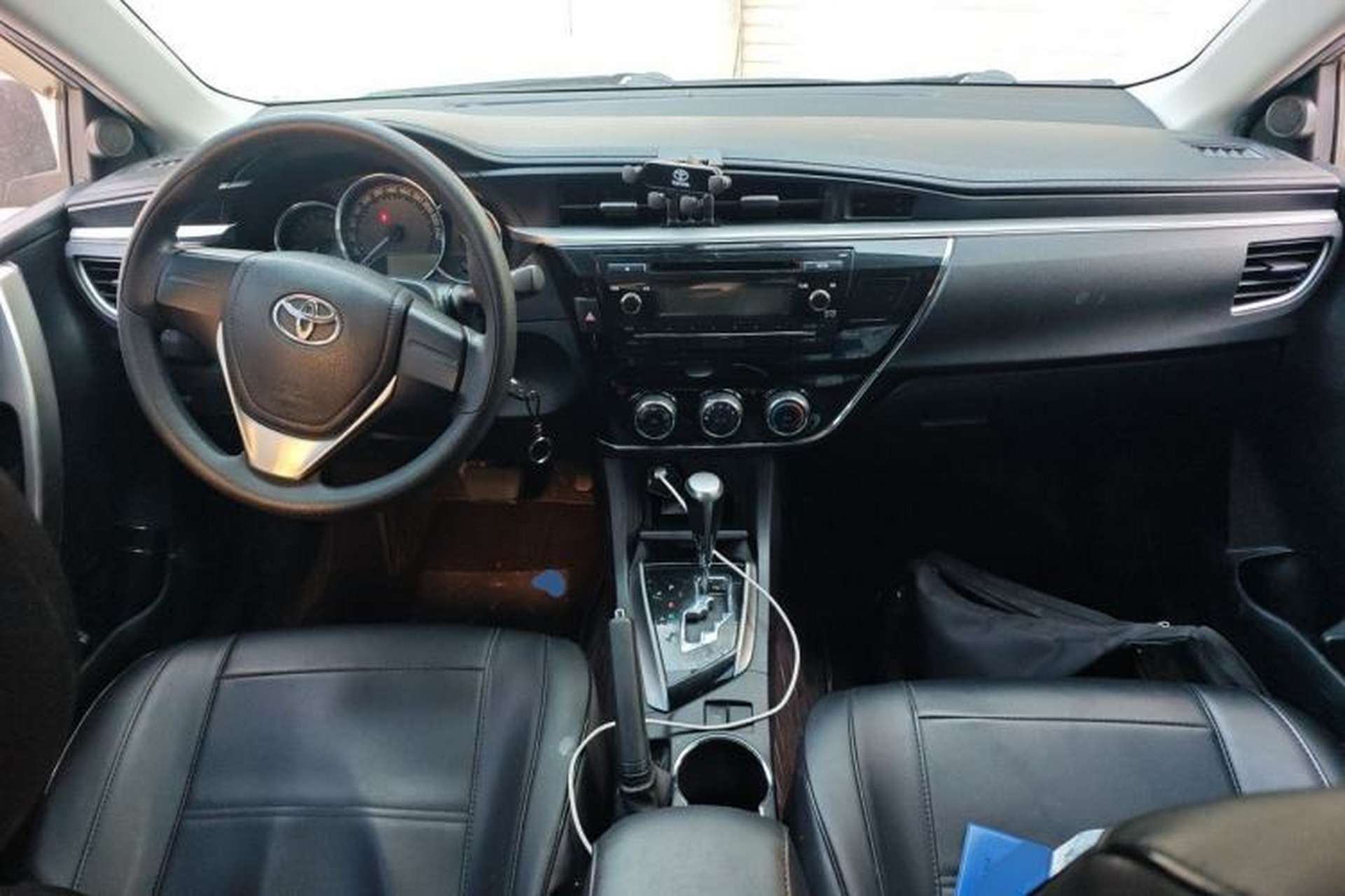 Used Toyota Corolla 2014 1.6L CVT GL Center Console